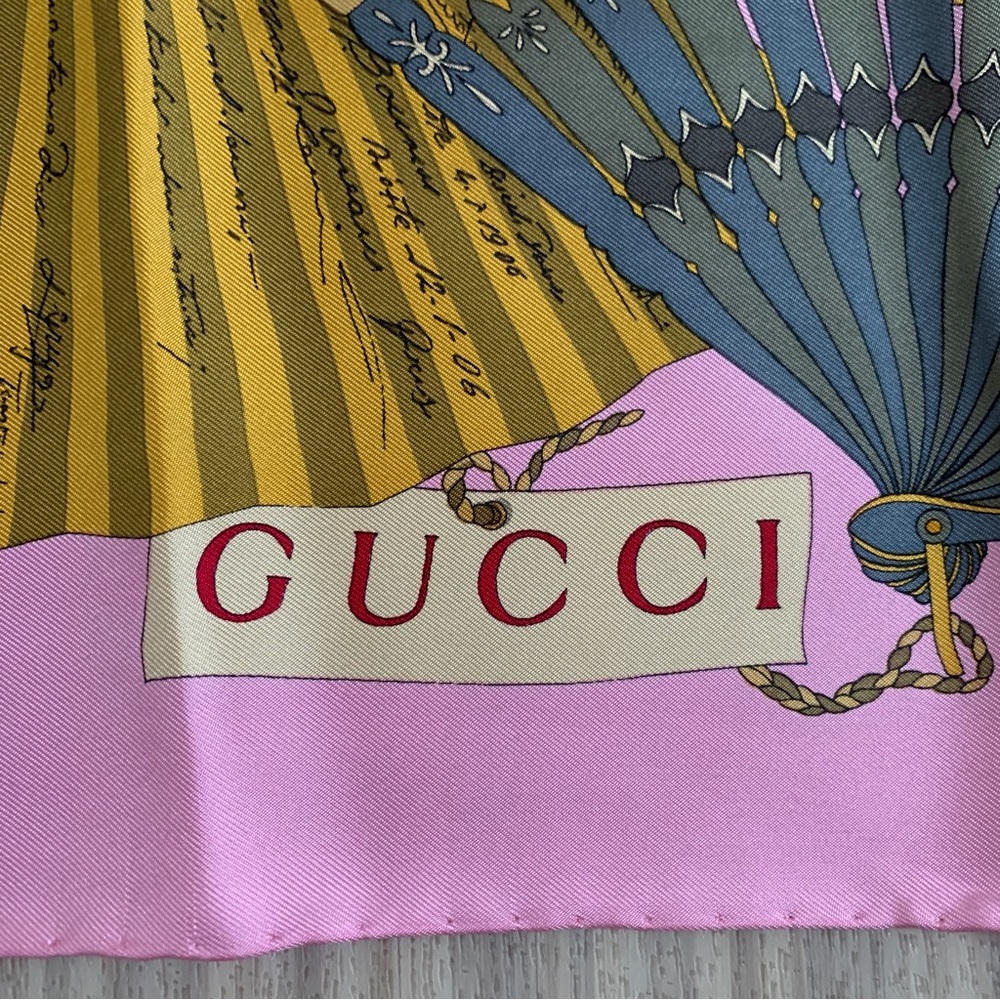 Authentic Gucci Vintage Scarf 90cm Pink Eastern Fans Excellent Condition Silk - Picture 2 of 8